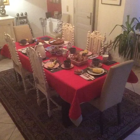 Le Logis Des Soeurs Grises Bed & Breakfast 2*